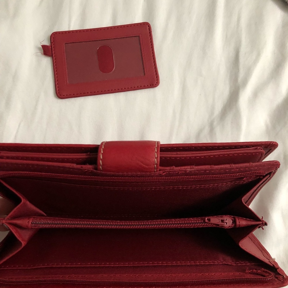 Red Wallet - Picture 4 of 7